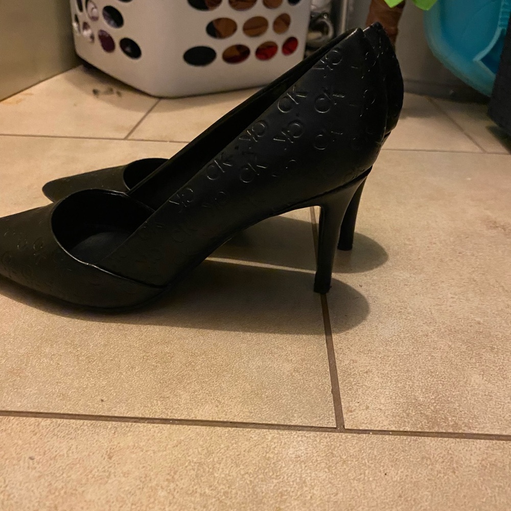 Shoes - Picture 5 of 6